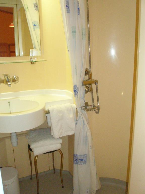Hotel Des Alpes Brides-les-Bains Ruang foto