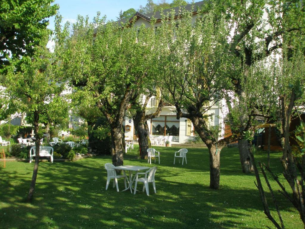 Hotel Des Alpes Brides-les-Bains Bagian luar foto