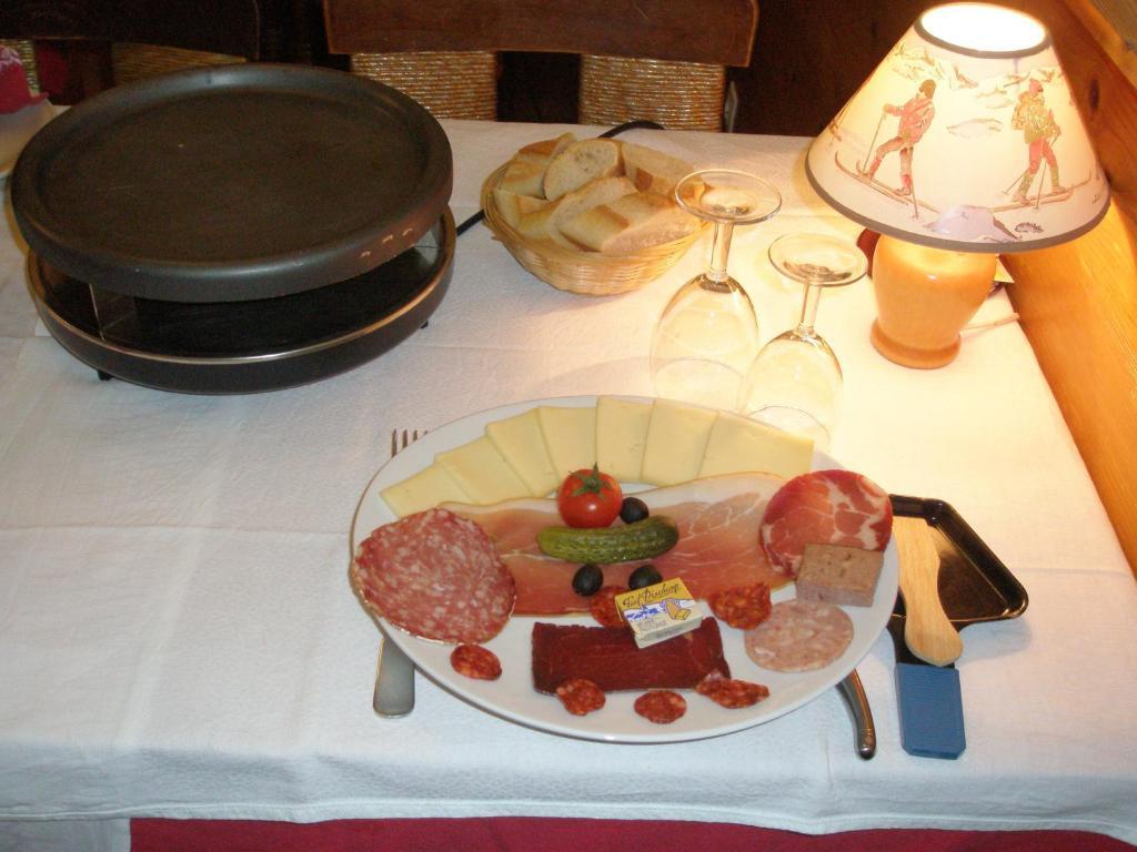 Hotel Des Alpes Brides-les-Bains Bagian luar foto