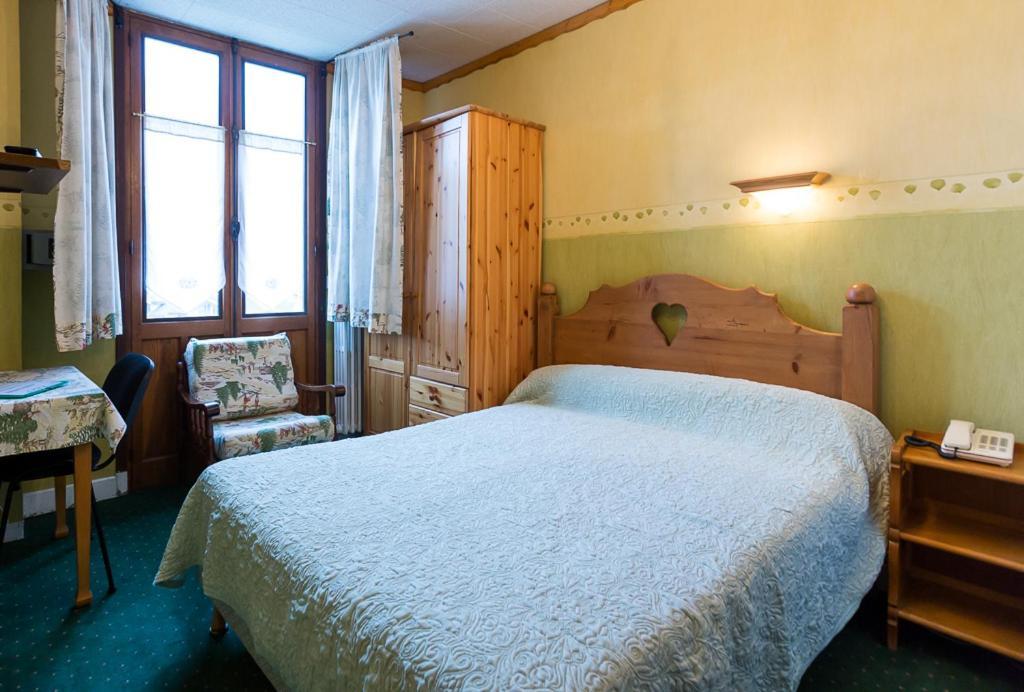 Hotel Des Alpes Brides-les-Bains Ruang foto